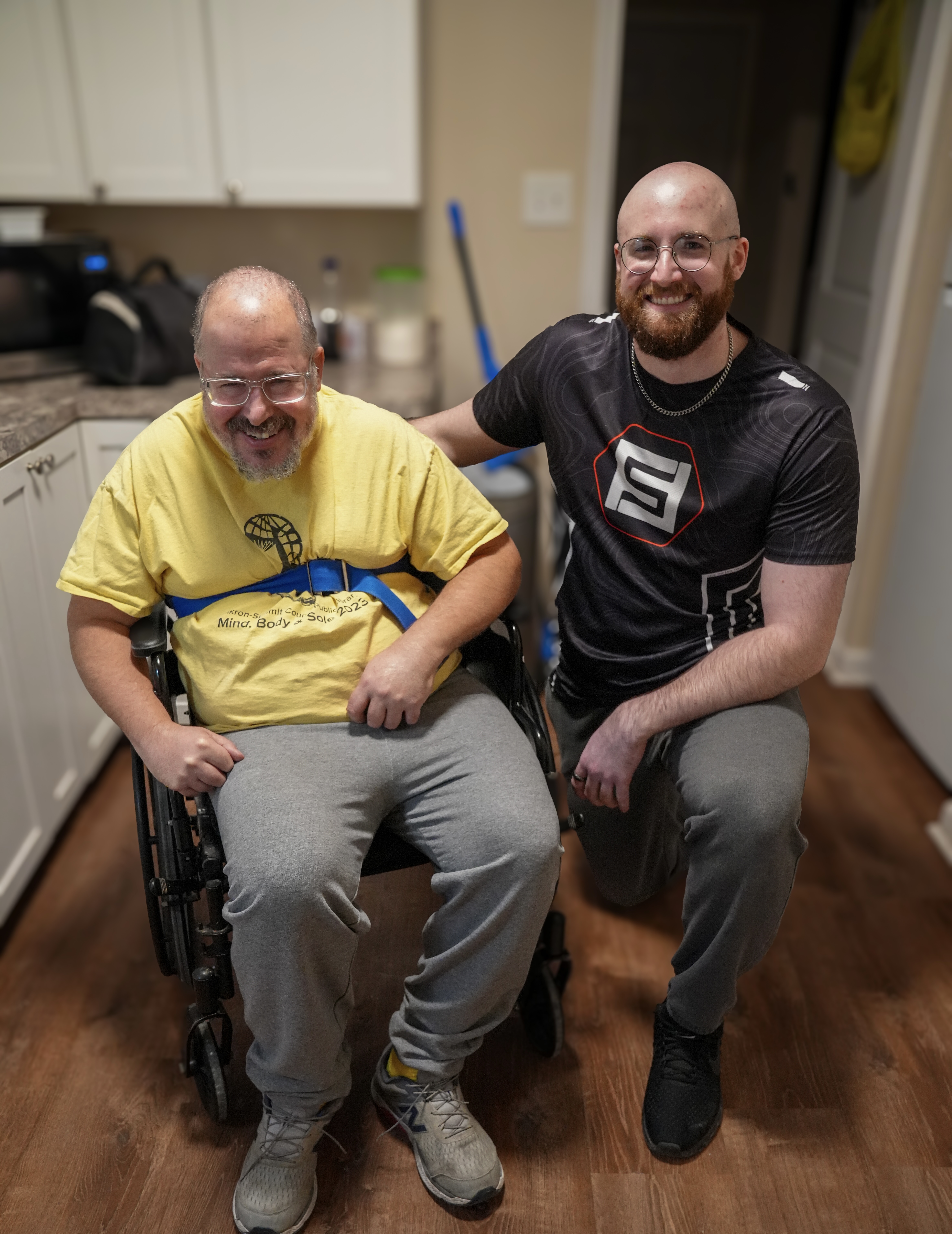 personal trainer in akron ohio posing with his client